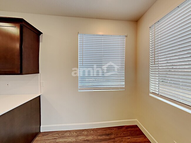 Building Photo - 2151 E Silverado Ln