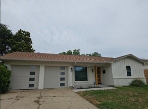 Building Photo - 426 Lexington Ln