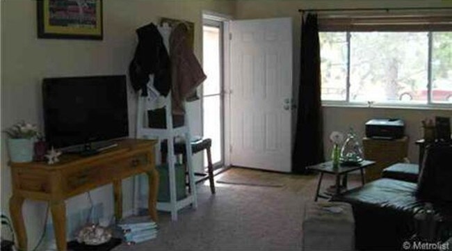Building Photo - 488 Larkspur Dr