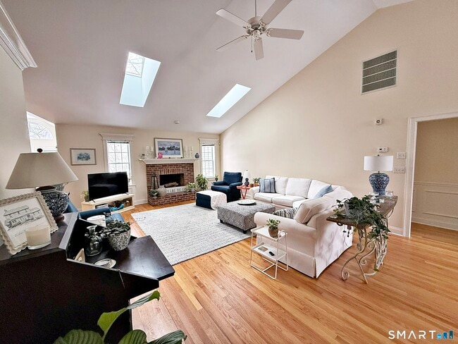 Building Photo - 490 Wolf Run