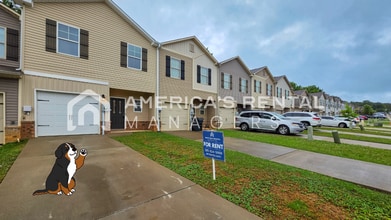 Building Photo - 680 The Heights Ln