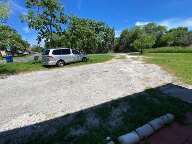 Foto del edificio - 902 W Lakeside Dr