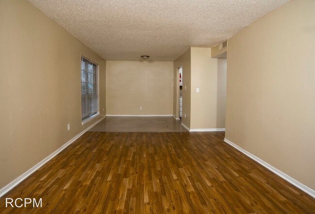 Building Photo - 2222 Jonathan Dr NW