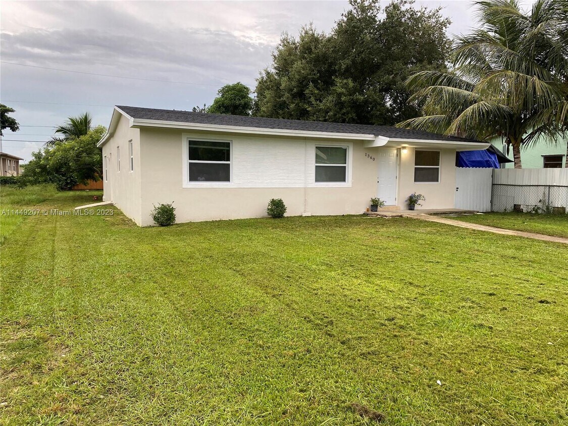 Primary Photo - 1360 NW 9th St
