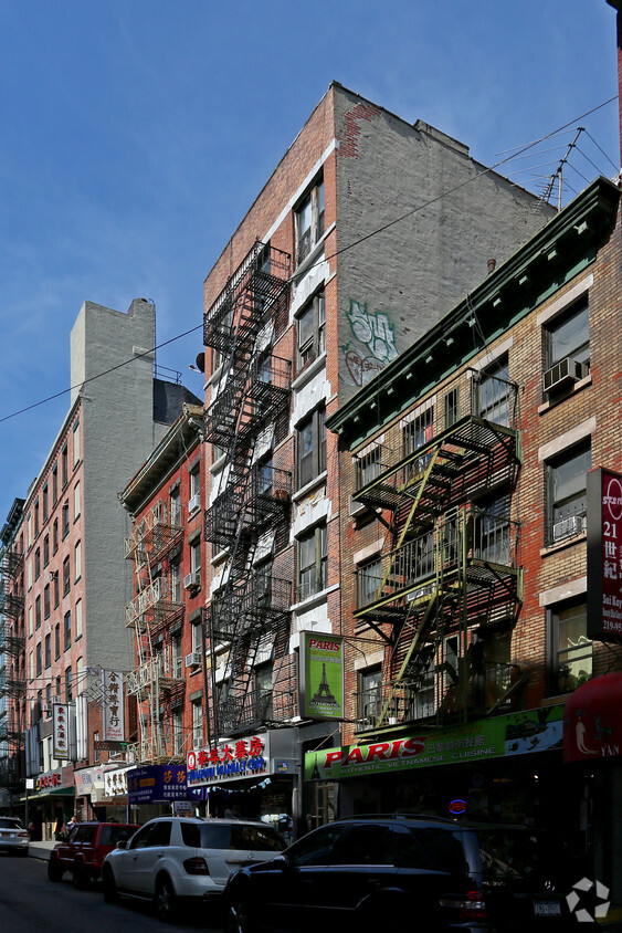 Exterior building view: 111 Mott St - Retail (1,300 SF) - 111 Mott St