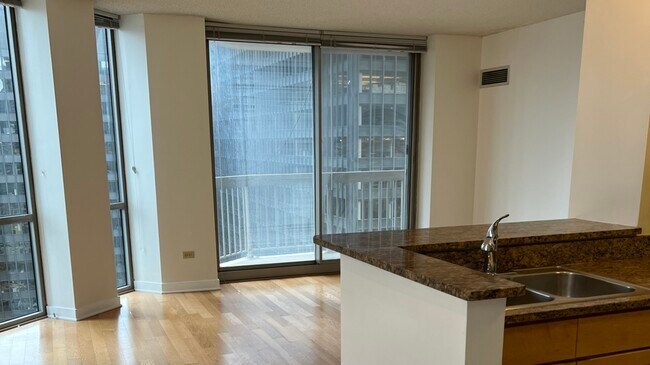 Foto del edificio - 222 N Columbus Dr