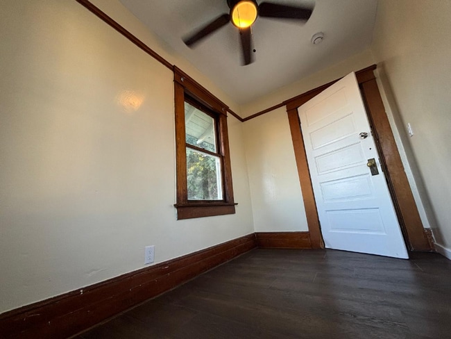 Photo - 526 W 49th St House