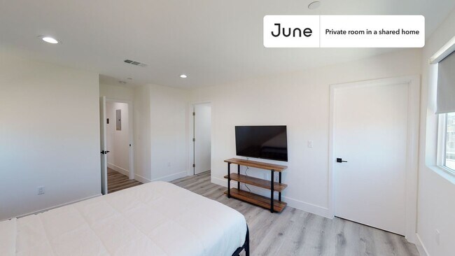 Foto del edificio - Private bedroom in 4 bed/3 bath Home