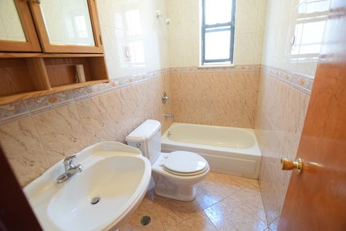 Foto del edificio - 210 Dahill Rd