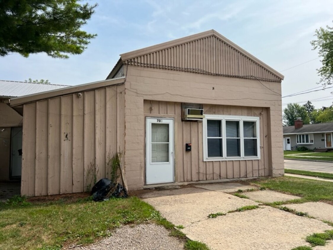 Primary Photo - 700 W Division St
