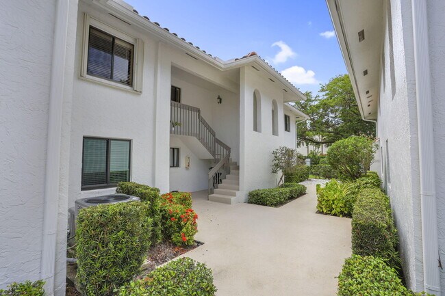 Foto del edificio - 100 Pelican Pointe Dr