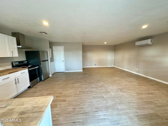 Foto del edificio - 35211 N 49th St