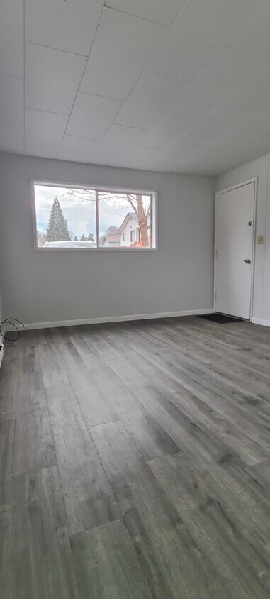 Living Room - 1600 Crescent Ave