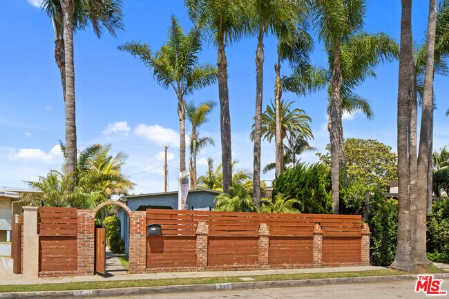 Foto del edificio - 721 Palms Blvd