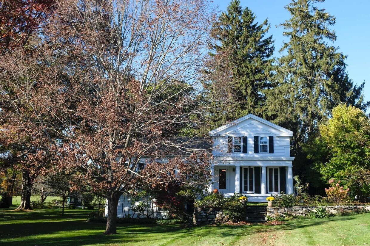 Primary Photo - 11 Smithfield Rd