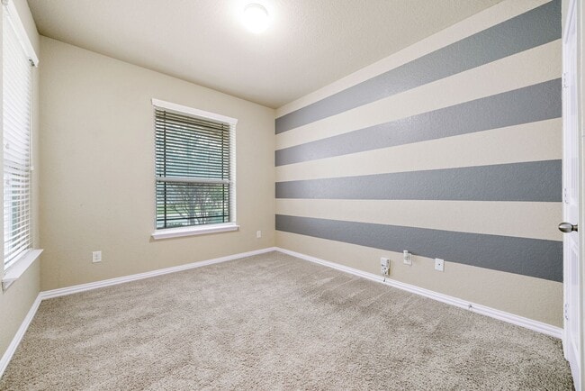 Foto del edificio - 4 Bedroom/2.5 Bath Wortham Oaks Subdivision