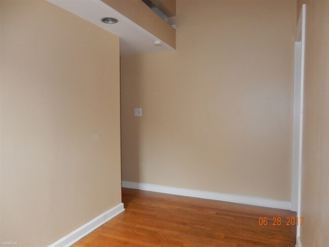 Building Photo - 16537 Lindsay St