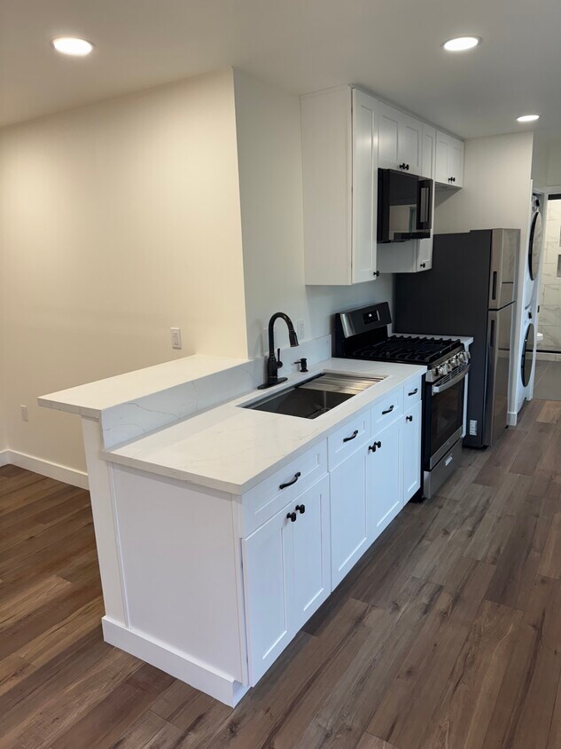 Primary Photo - 2525 Sirius St