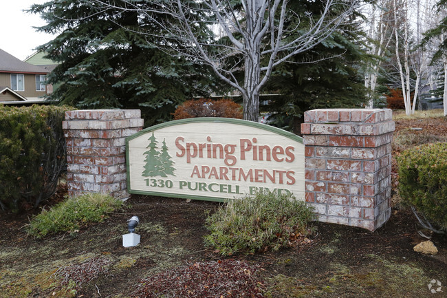 Foto del edificio - Spring Pines Apartments