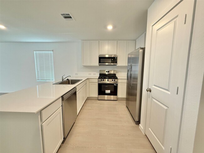 Building Photo - 31506 Pianella Ln