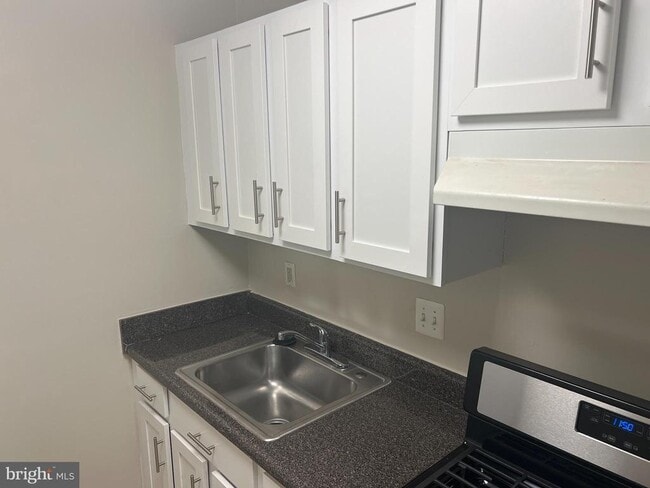 Building Photo - 702 Chaney Dr