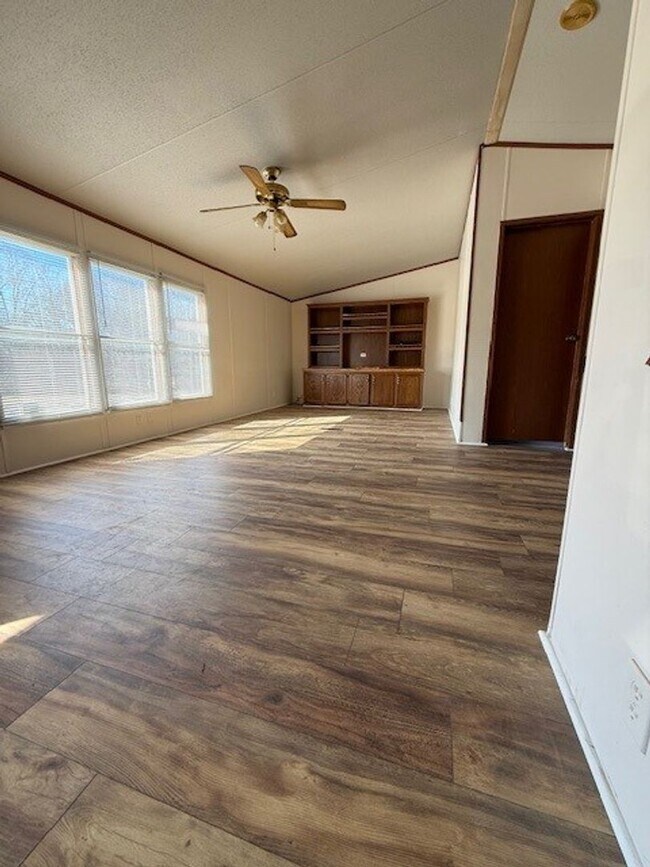 Foto del edificio - Rossview School