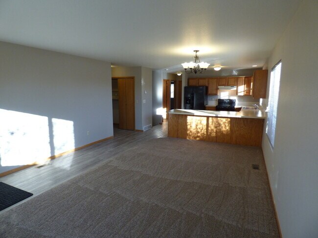 Foto del edificio - Beautiful 2 Bed/1 Bath Ranch Style Townhome!
