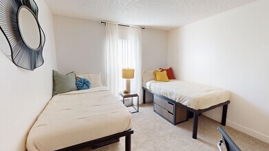 Bedroom - Cambridge House Apartments