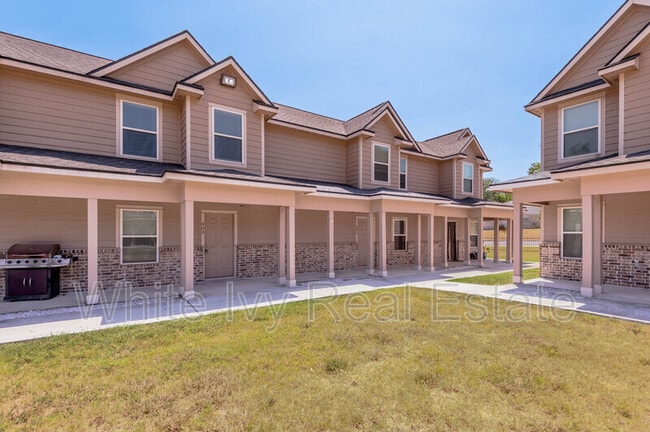 Building Photo - Avenue Townhomes