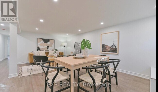 Building Photo - 421 Browndale Crescent