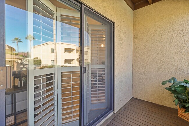 Foto del edificio - 5500 N Valley View Rd