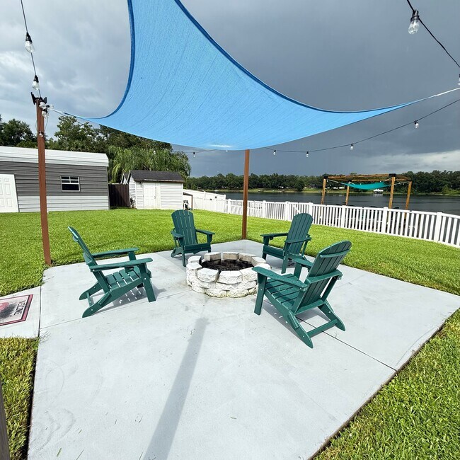 Building Photo - 15413 E Lake Burrell Dr