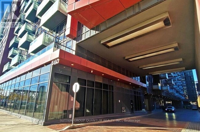 Photo du bâtiment - 560-560 Front St W