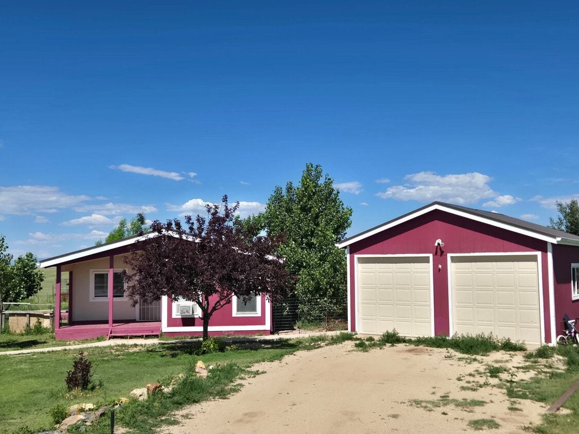Primary Photo - 3 Bedroom Country Home with Detached Garage