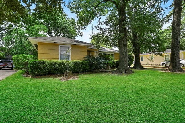 Building Photo - 811 Worthshire St
