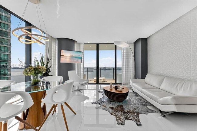 Foto del edificio - 650 NE 32nd St