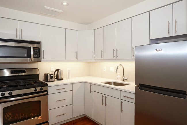 Building Photo - 308 W 18th St
