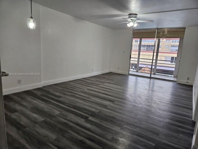 Foto del edificio - 404 NW 68th Ave