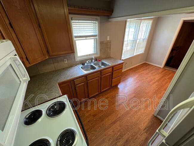 Building Photo - 11101 Applewood Dr