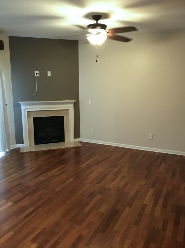 Building Photo - 121 Pine Walk Dr