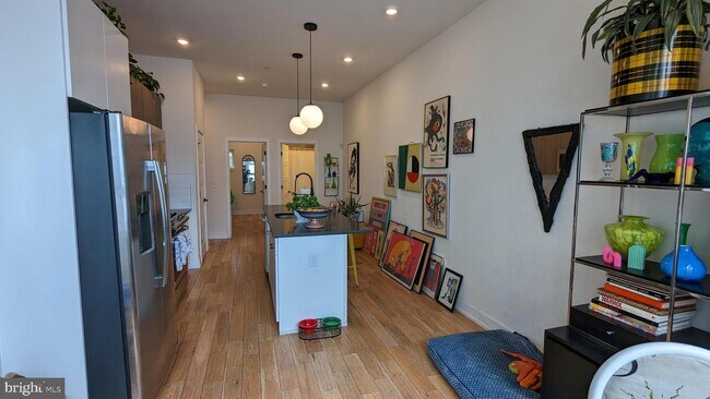 Building Photo - 2010 Amber St