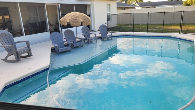 Foto del edificio - 365 NW Hibiscus St