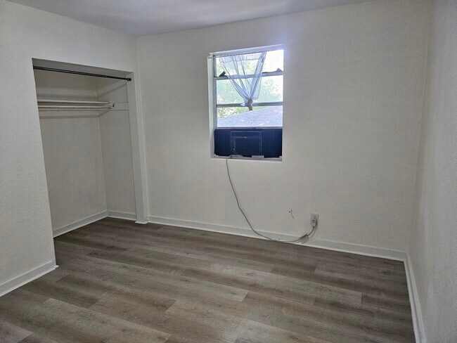 Foto del edificio - 2119 Mount Herman St