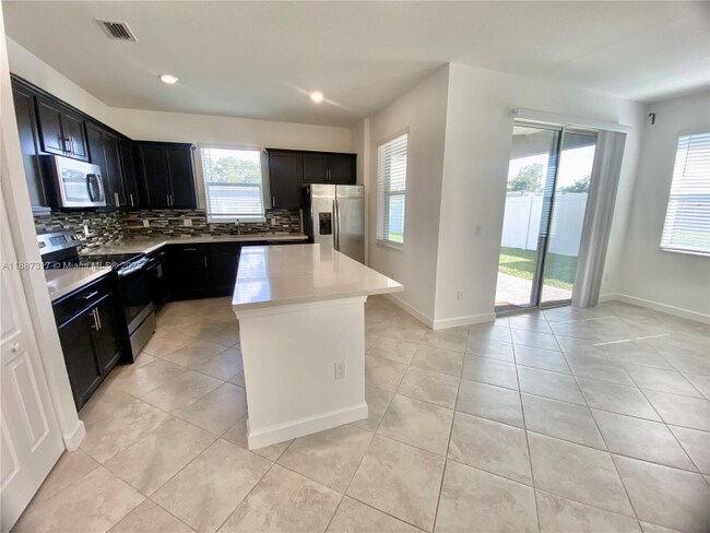 Building Photo - 7879 NW Greenbank Cir