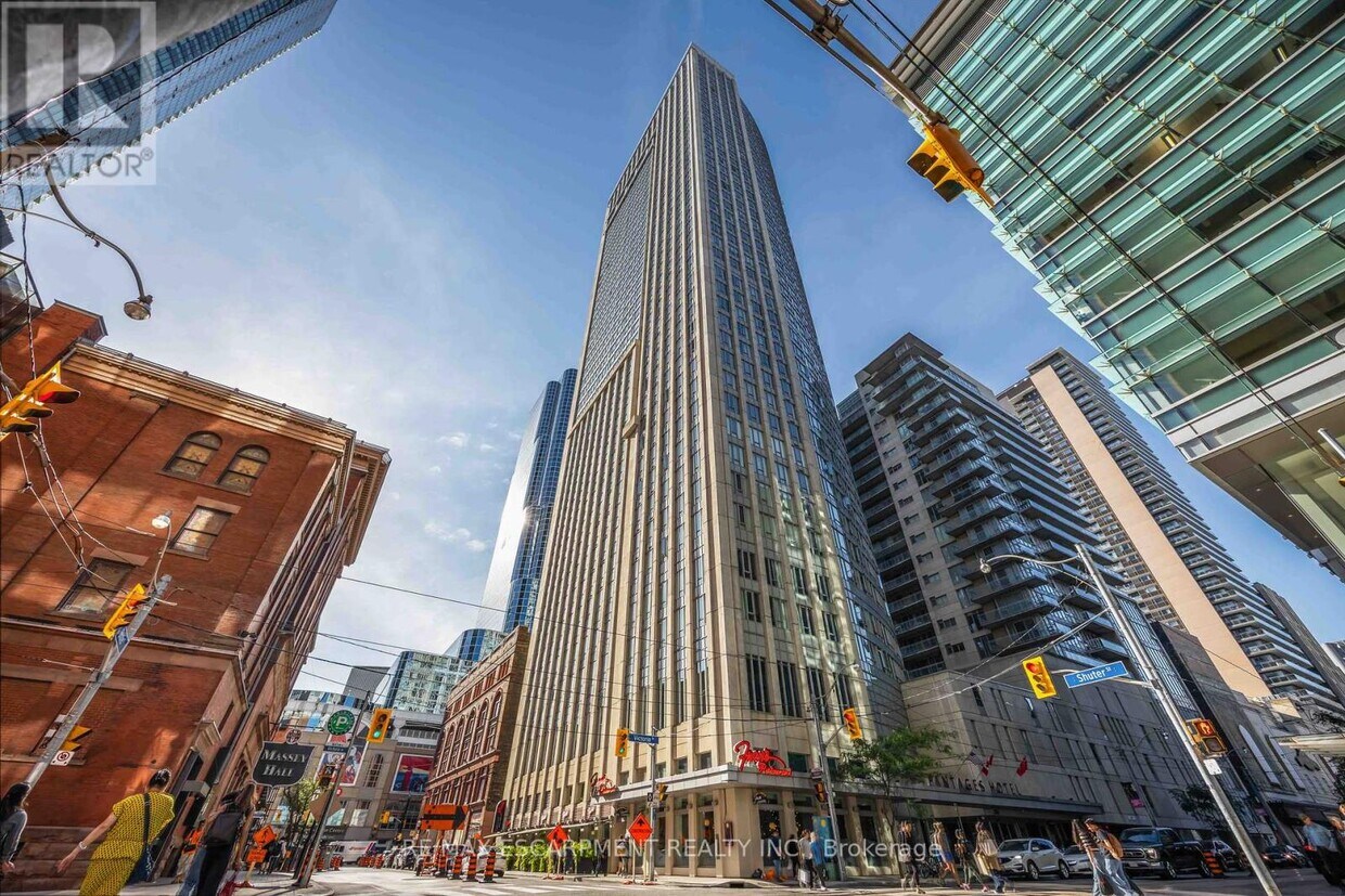 Photo principale - 210-2210 Victoria St