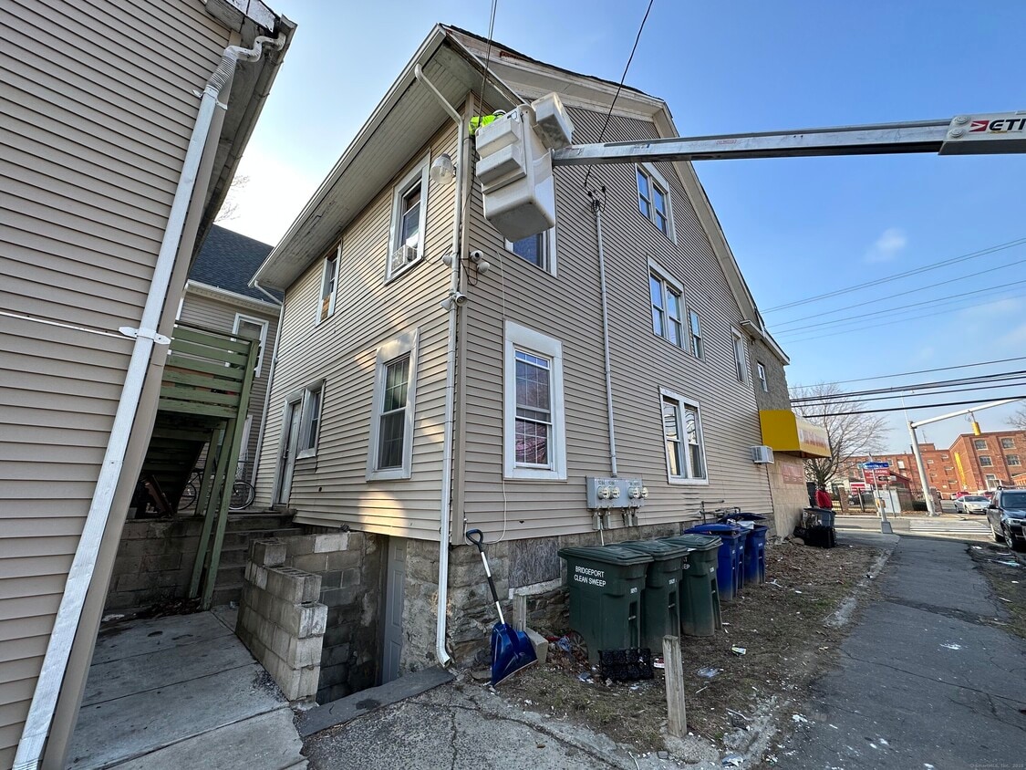 Primary Photo - 938 Connecticut Ave