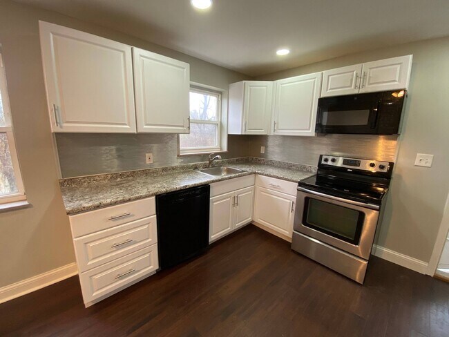 Building Photo - Charming Home at Skyridge Drive!