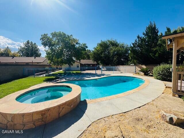 Building Photo - 42636 Roadrunner Way