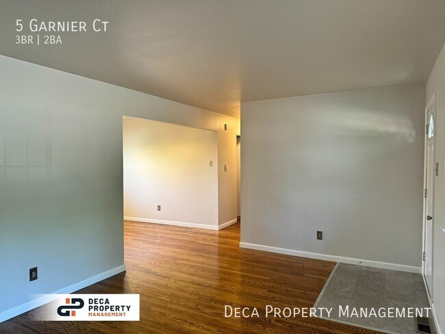 Building Photo - 3 Bedroom House