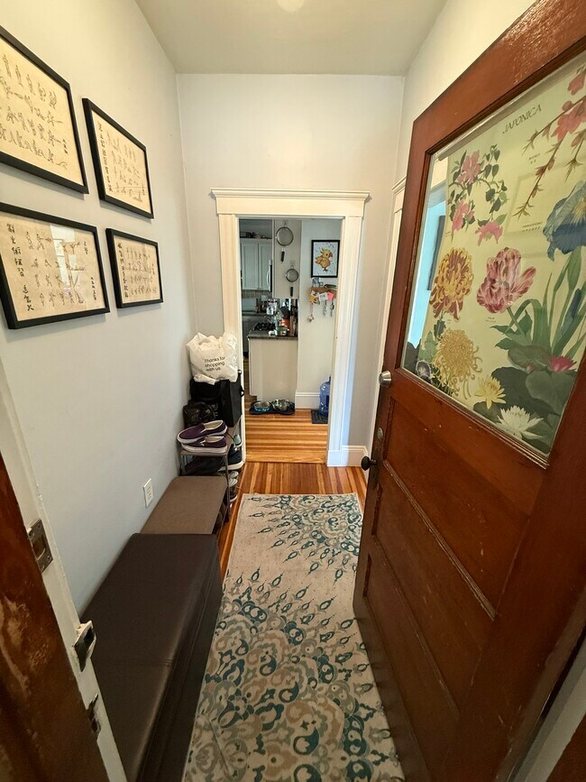 Front Entry/Foyer - 85 Clifton St